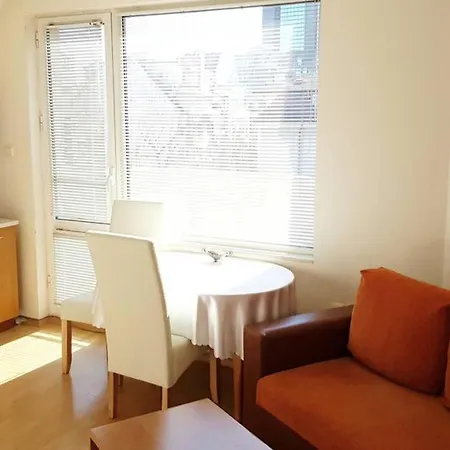 Bright And Spacious 1 Bedroom Apt With Garage. Appartement Plovdiv